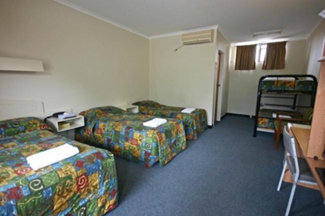 קנברה Red Cedars Motel מראה חיצוני תמונה