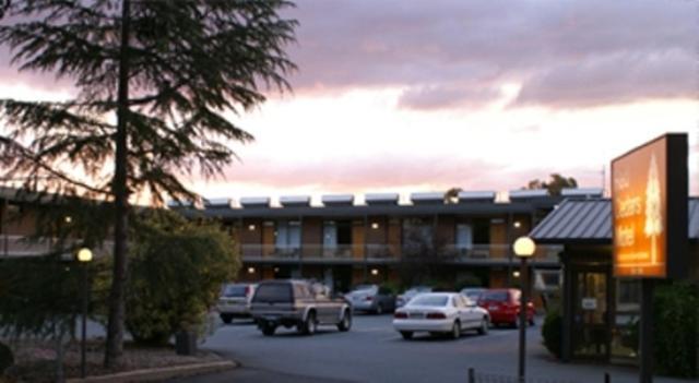 קנברה Red Cedars Motel מראה חיצוני תמונה