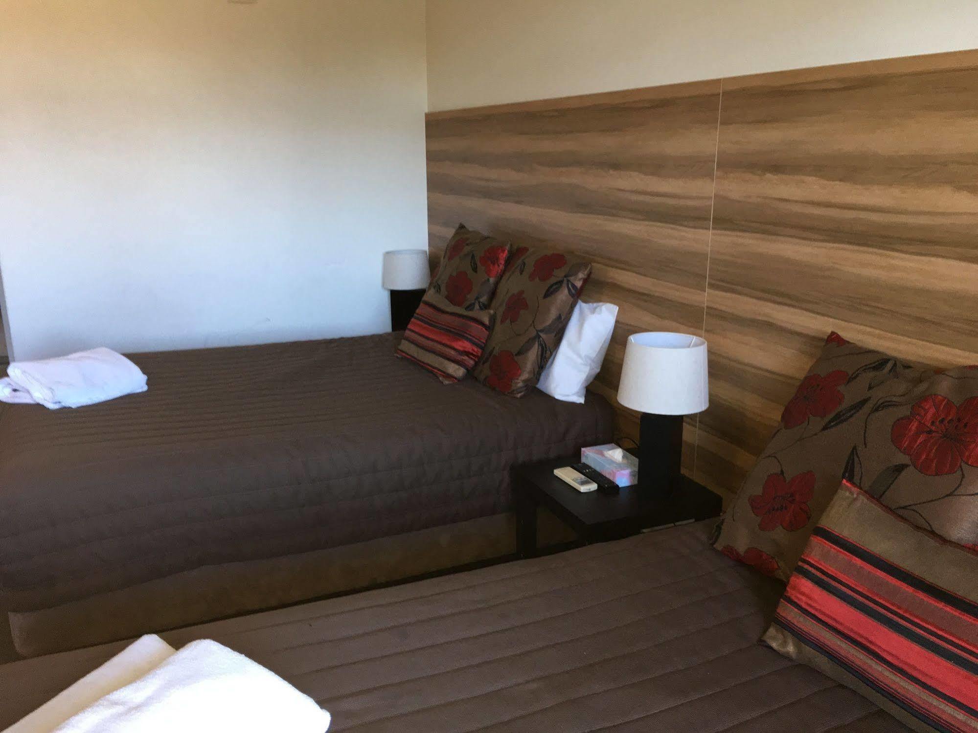 קנברה Red Cedars Motel מראה חיצוני תמונה