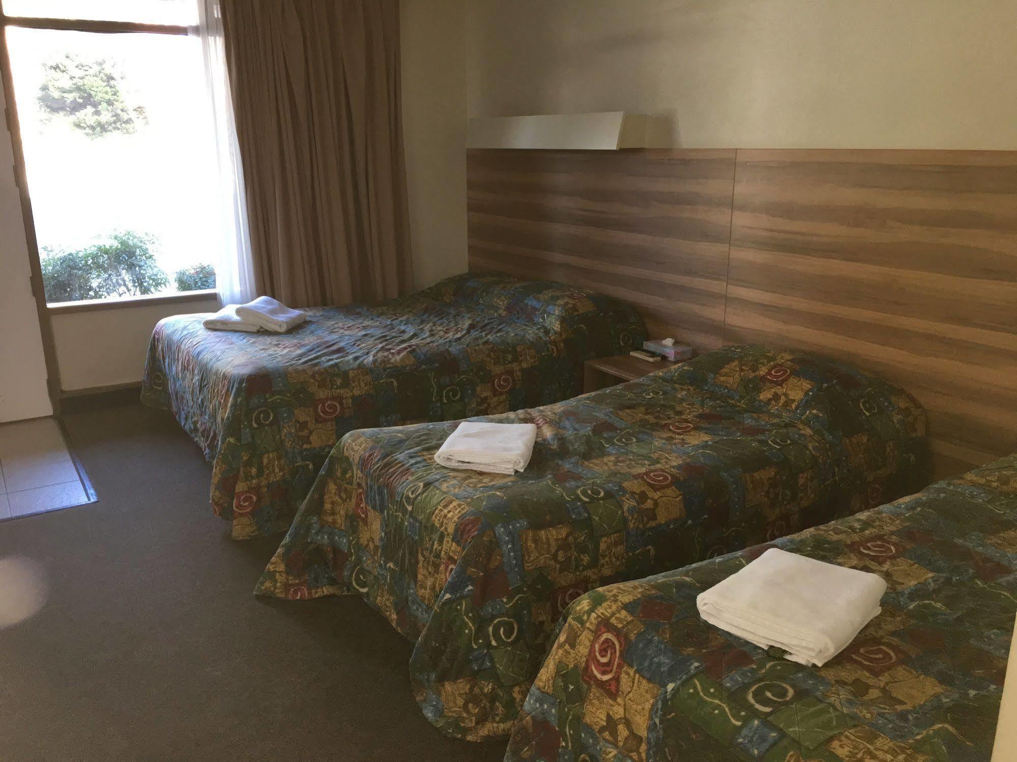 קנברה Red Cedars Motel מראה חיצוני תמונה
