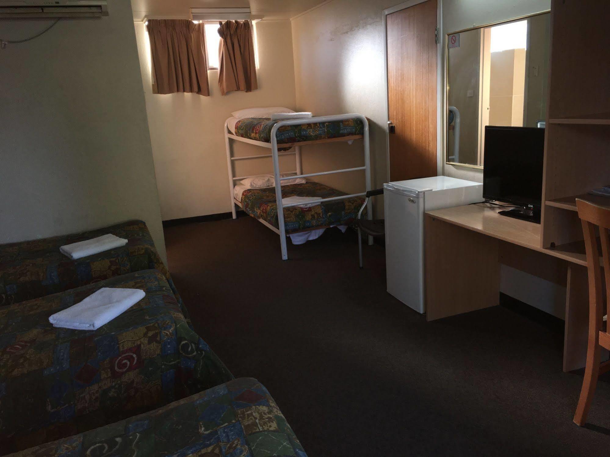 קנברה Red Cedars Motel מראה חיצוני תמונה