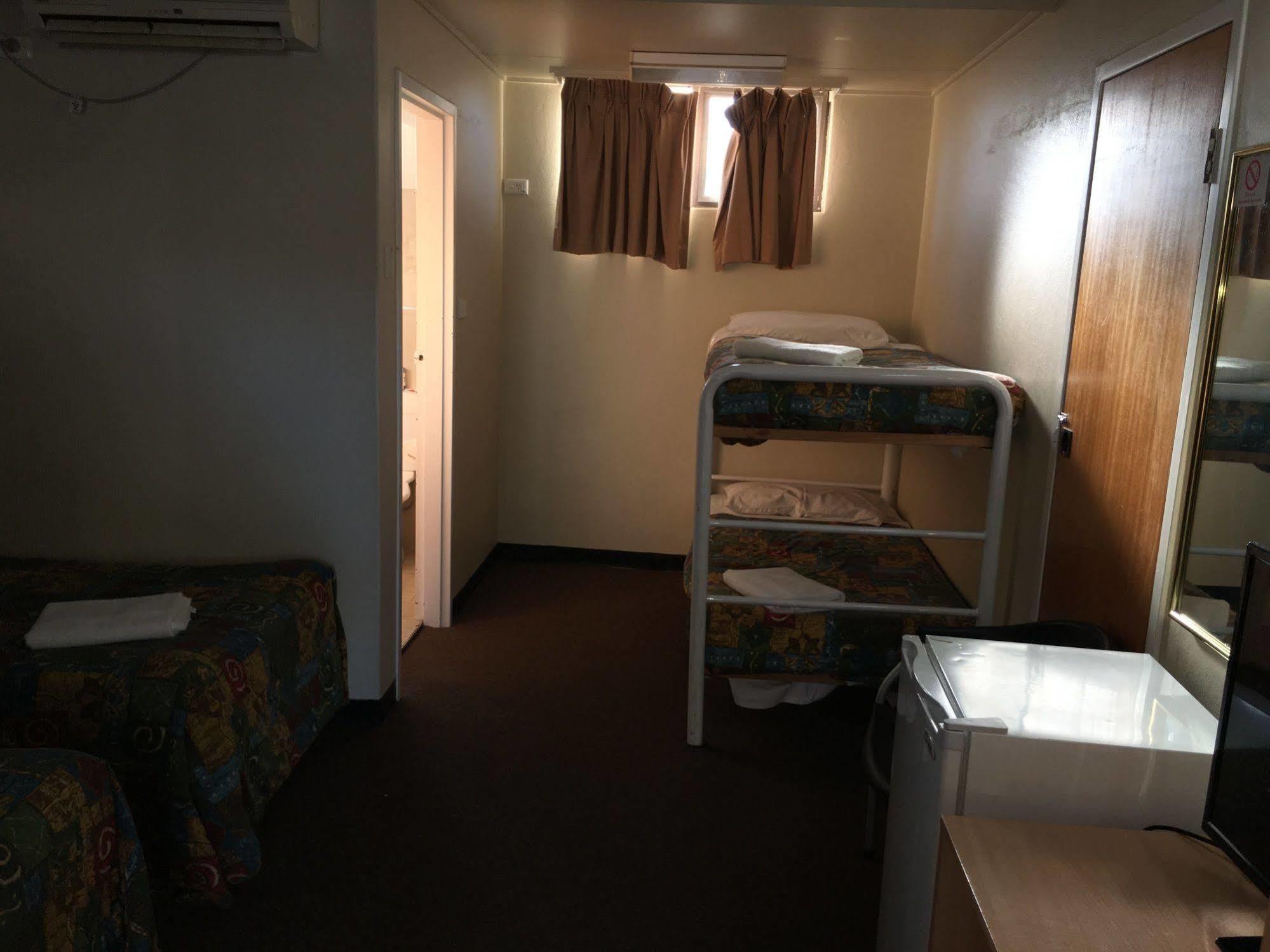 קנברה Red Cedars Motel מראה חיצוני תמונה