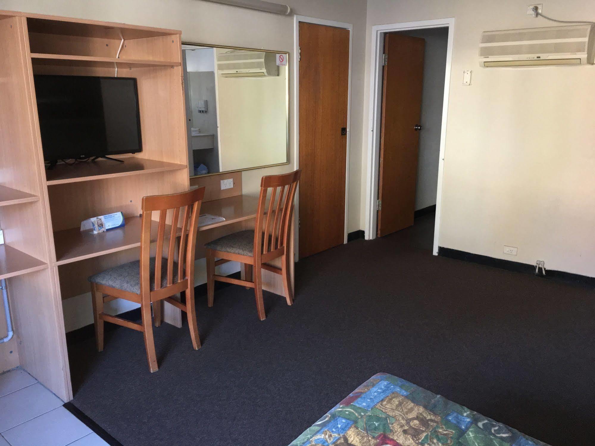 קנברה Red Cedars Motel מראה חיצוני תמונה